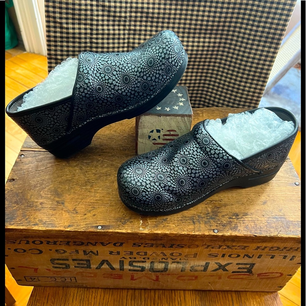 ‼️  DANSKO Professional Embossed Leather Black/Silver Medallion Clogs-Size…